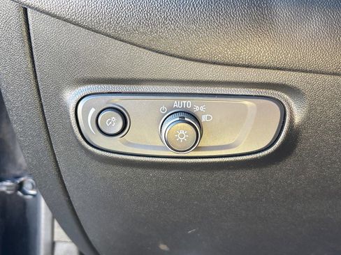 Used 2021 Chevrolet Equinox LS image 16