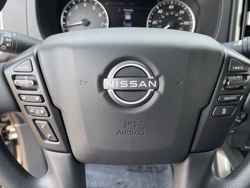 Used 2025 Nissan Frontier SV AWD/4WD image 22