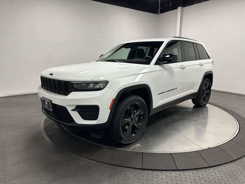 Used 2023 Jeep Grand Cherokee Altitude AWD/4WD image 1