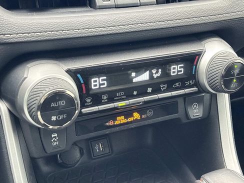 Used 2023 Toyota RAV4 XLE Premium image 33