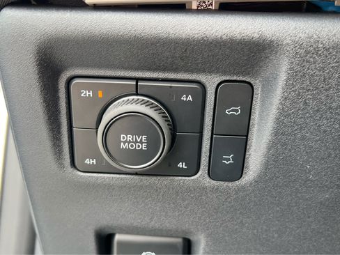 Used 2025 Ford Expedition Active AWD/4WD image 33