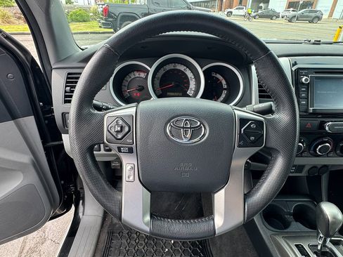 Used 2015 Toyota Tacoma 4x4 Double Cab image 12