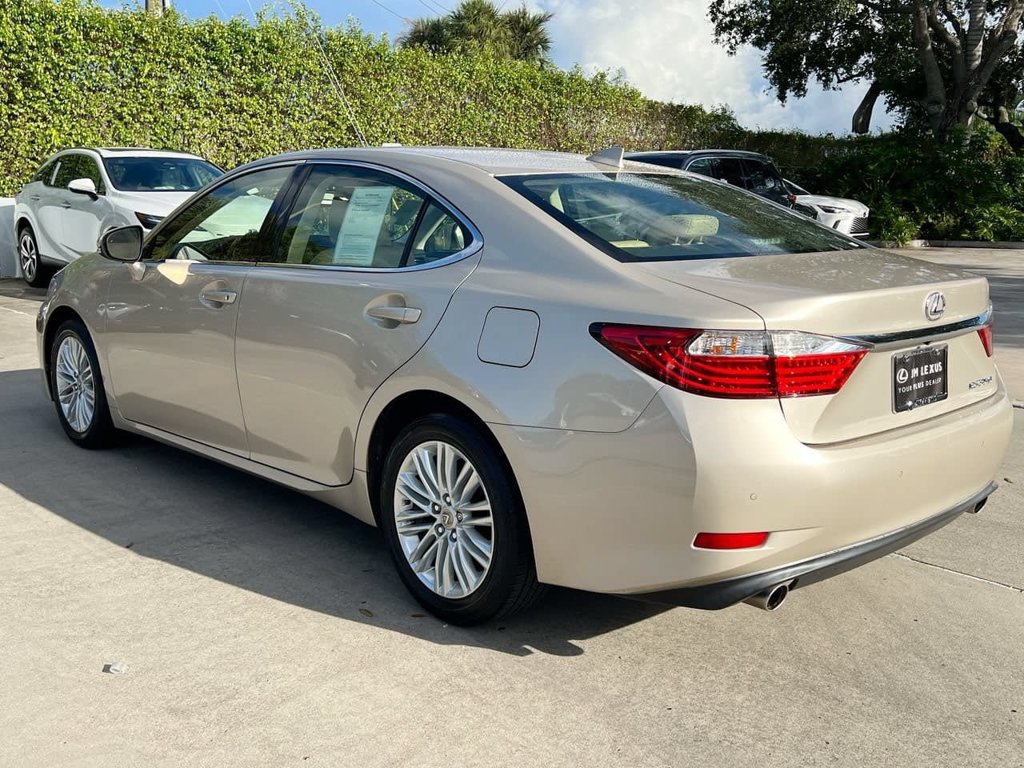 Used 2015 Lexus ES 350 w/ Luxury Package FWD image 5