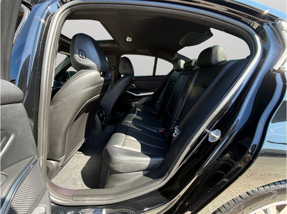 Used 2024 BMW 330e xDrive AWD/4WD image 39