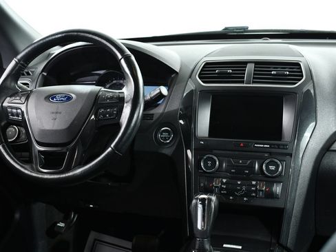 Used 2018 Ford Explorer XLT w/ Equipment Group 202A AWD/4WD image 8