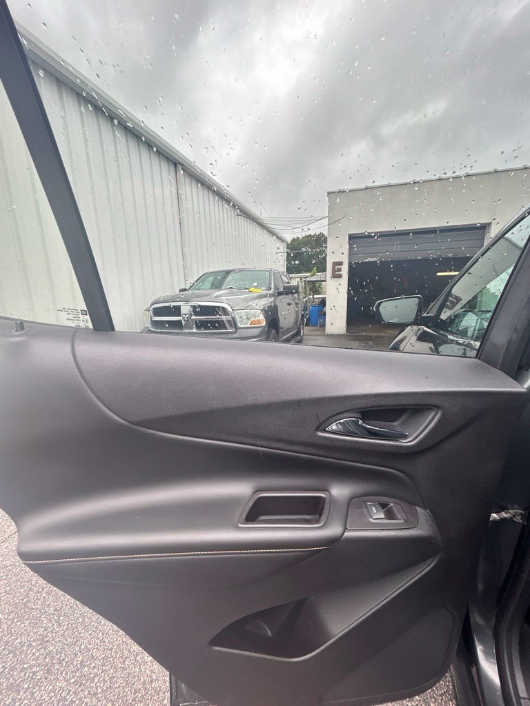 Used 2018 Chevrolet Equinox Premier FWD image 16