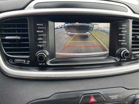 Used 2019 Kia Sorento LX image 8