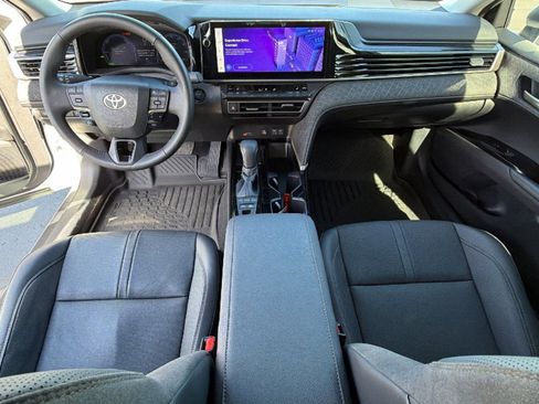 Used 2025 Toyota Camry XLE image 26