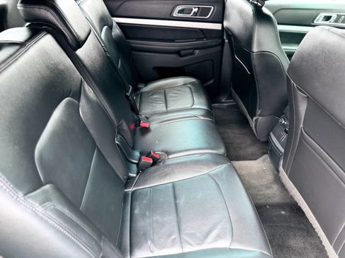 Used 2016 Ford Explorer XLT w/ Equipment Group 202A AWD/4WD image 18