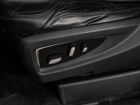 Used 2015 Cadillac Escalade Luxury image 33