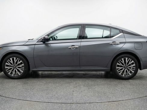 Used 2025 Nissan Altima 2.5 SV image 5