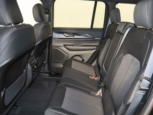 New 2025 Jeep Grand Cherokee Laredo image 17