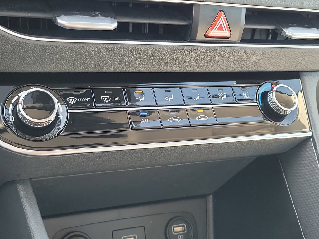 Used 2021 Hyundai Sonata SE w/ Preferred Accessory Package FWD image 16