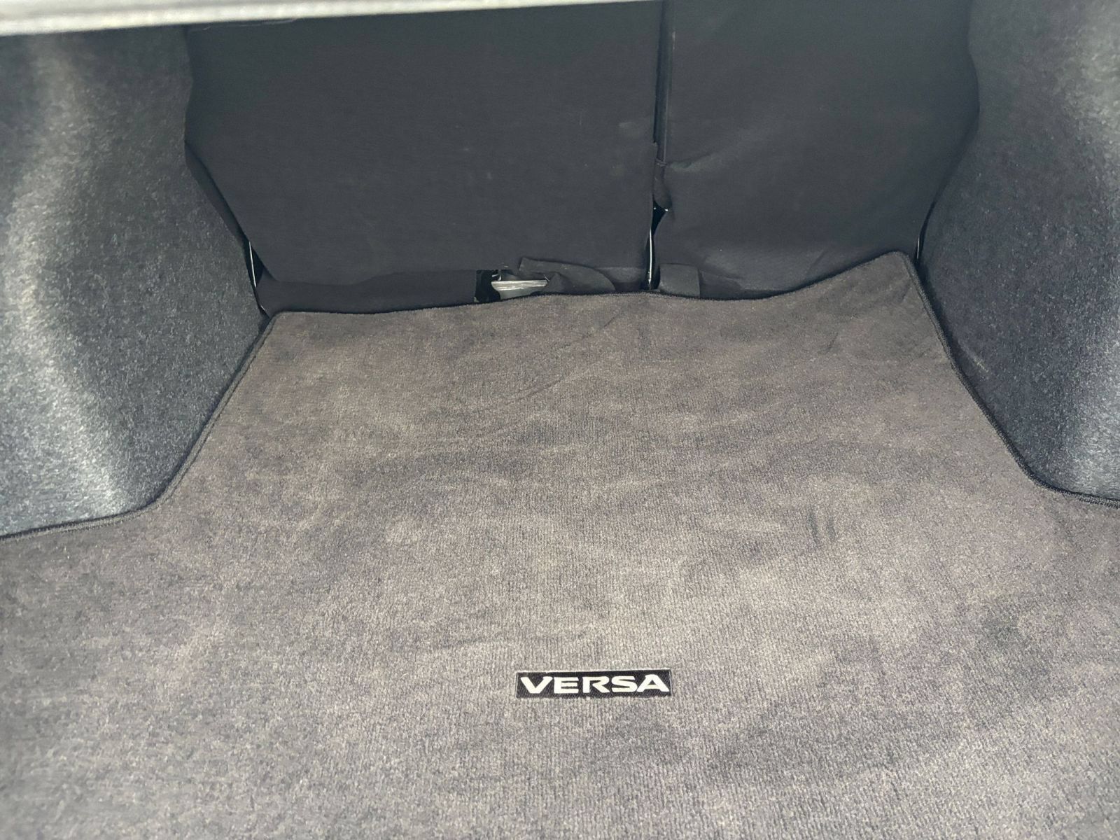 Used 2025 Nissan Versa SV FWD image 28