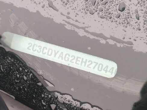 Used 2014 Dodge Challenger SXT image 30