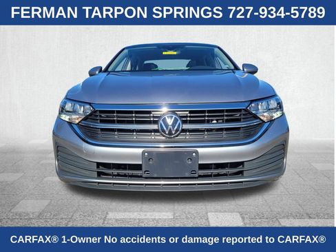 Used 2024 Volkswagen Jetta SE image 2