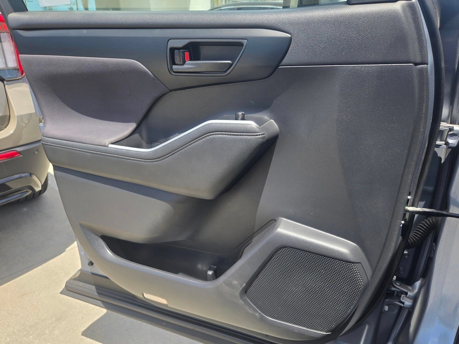 Used 2021 Toyota Highlander LE FWD image 20