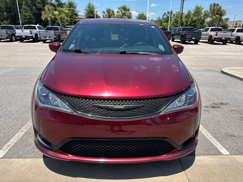 Used 2018 Chrysler Pacifica Touring Plus w/ S Appearance Package FWD image 2