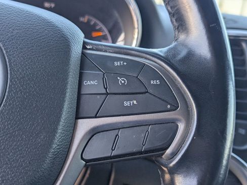 Used 2020 Jeep Grand Cherokee Laredo AWD/4WD image 18