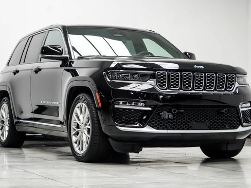 Used 2023 Jeep Grand Cherokee Summit w/ Luxury Tech Group V AWD/4WD image 4