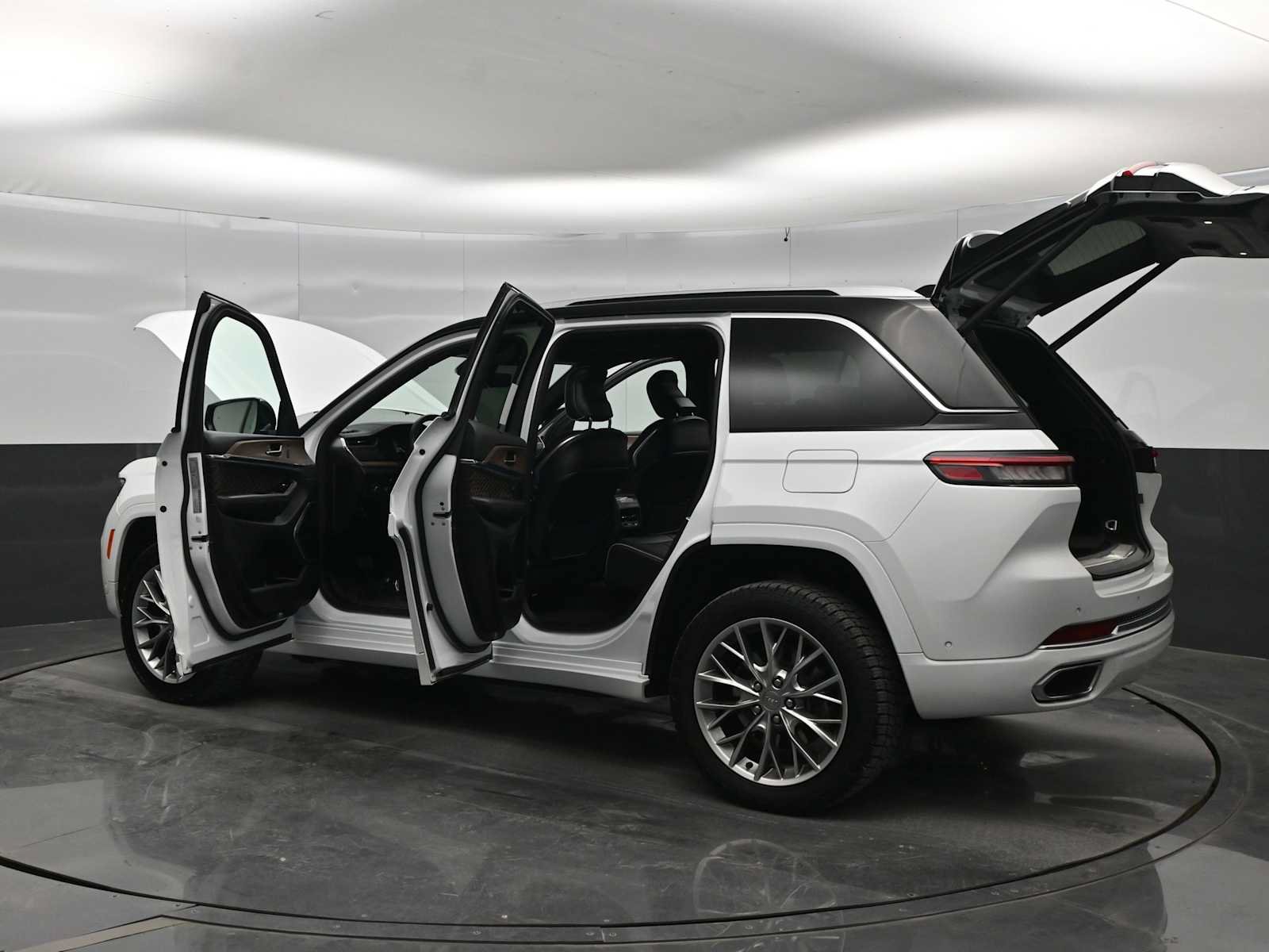 Used 2022 Jeep Grand Cherokee Summit w/ Advanced Protech Group IV AWD/4WD image 44