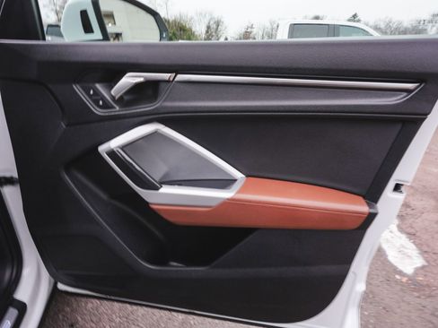 Used 2023 Audi Q3 2.0T Premium w/ Convenience Package image 9