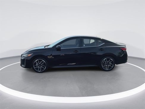 Used 2025 Nissan Sentra SR w/ SR Premium Package image 5