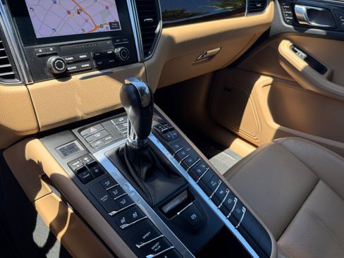 Used 2018 Porsche Macan AWD/4WD image 13
