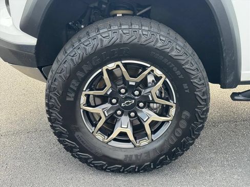 Used 2023 Chevrolet Colorado ZR2 w/ ZR2 Convenience Package III AWD/4WD image 9