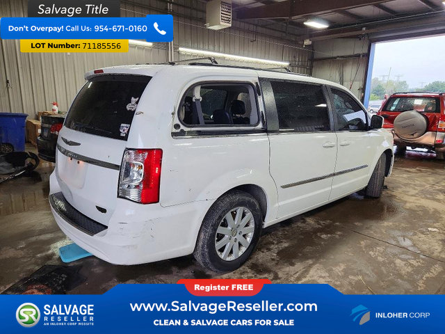 Used 2013 Chrysler Town & Country Touring FWD image 4
