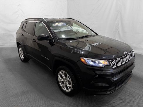 Used 2024 Jeep Compass Latitude image 10