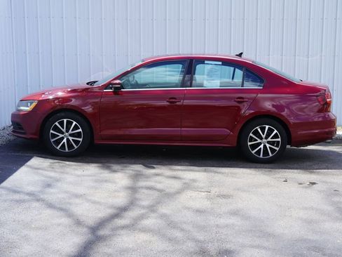 Used 2017 Volkswagen Jetta SE FWD image 3