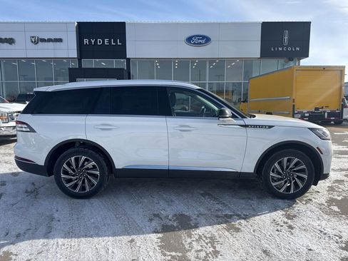 New 2026 Lincoln Aviator AWD image 2