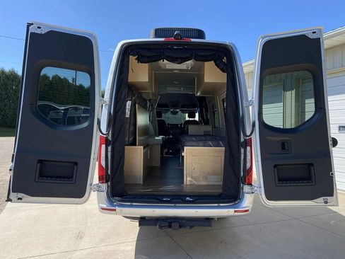 Used 2023 Mercedes-Benz Sprinter 3500 image 33