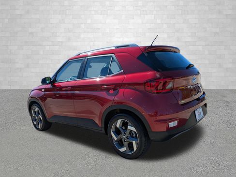 Certified 2024 Hyundai Venue SEL image 4