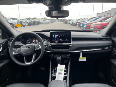 New 2026 Jeep Compass Latitude image 14