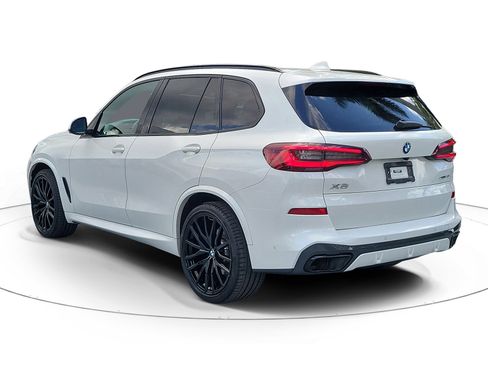 Used 2022 BMW X5 sDrive40i w/ M Sport Package image 3