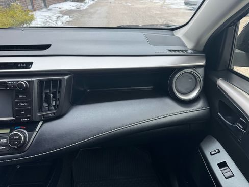 Used 2018 Toyota RAV4 XLE image 19