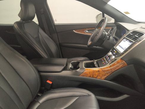 Used 2019 Lincoln Nautilus Select AWD/4WD image 21