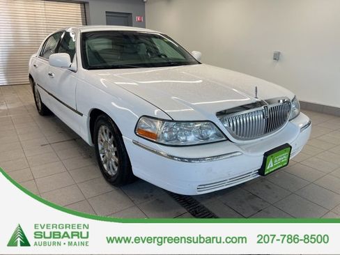 Used 2007 Lincoln Town Car Signature image 1