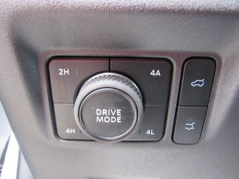 Used 2025 Ford Expedition Active AWD/4WD image 11