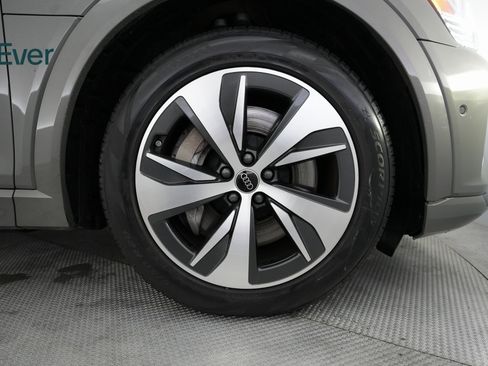 Used 2024 Audi Q8 e-tron Premium Plus w/ Premium Plus Package image 18