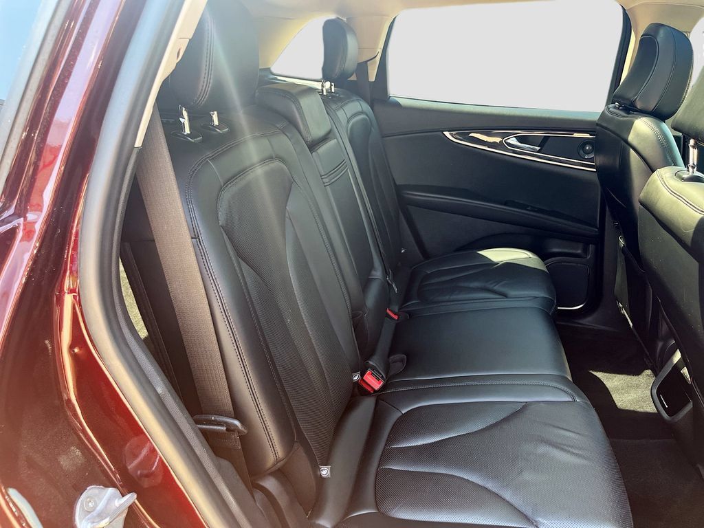 Used 2023 Lincoln Nautilus Reserve AWD/4WD image 28