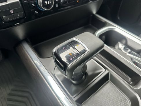 Used 2024 Chevrolet Silverado 1500 LTZ AWD/4WD image 30