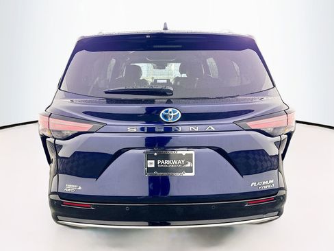 Certified 2023 Toyota Sienna Platinum AWD/4WD image 6