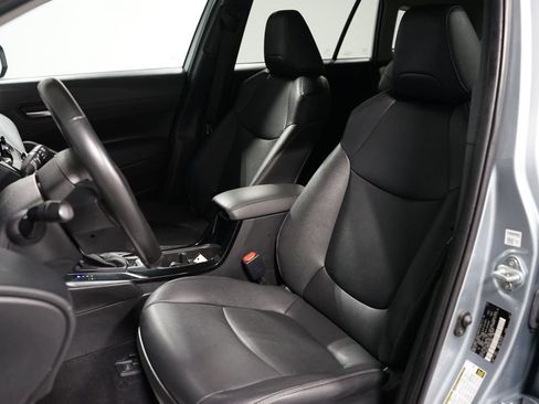 Used 2024 Toyota Corolla Cross XLE image 26