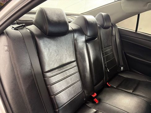 Used 2017 Toyota Camry XLE w/ Moonroof Package FWD image 22