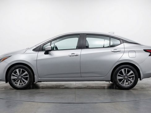 Used 2025 Nissan Versa SV image 5