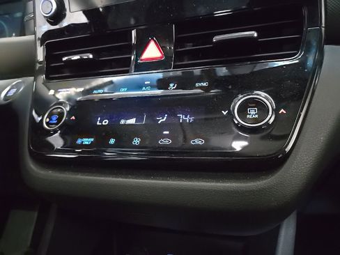 Used 2022 Hyundai Ioniq SE FWD image 25