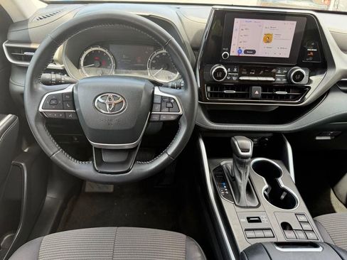 Used 2023 Toyota Highlander LE AWD/4WD image 17